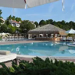 אתר נופש Oasis 4*