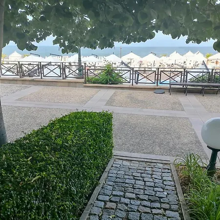 Oasis Лозенец